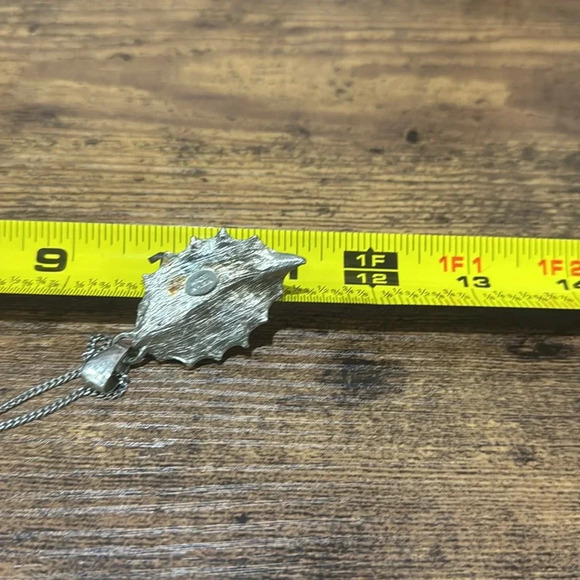 Leaf Necklace non-magnetic necklace with made in the USA label printed in back. - Picture 3 of 3